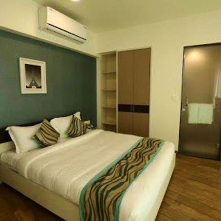 Homestays At Rajhans Belliza Near Airport Surat Exterior foto