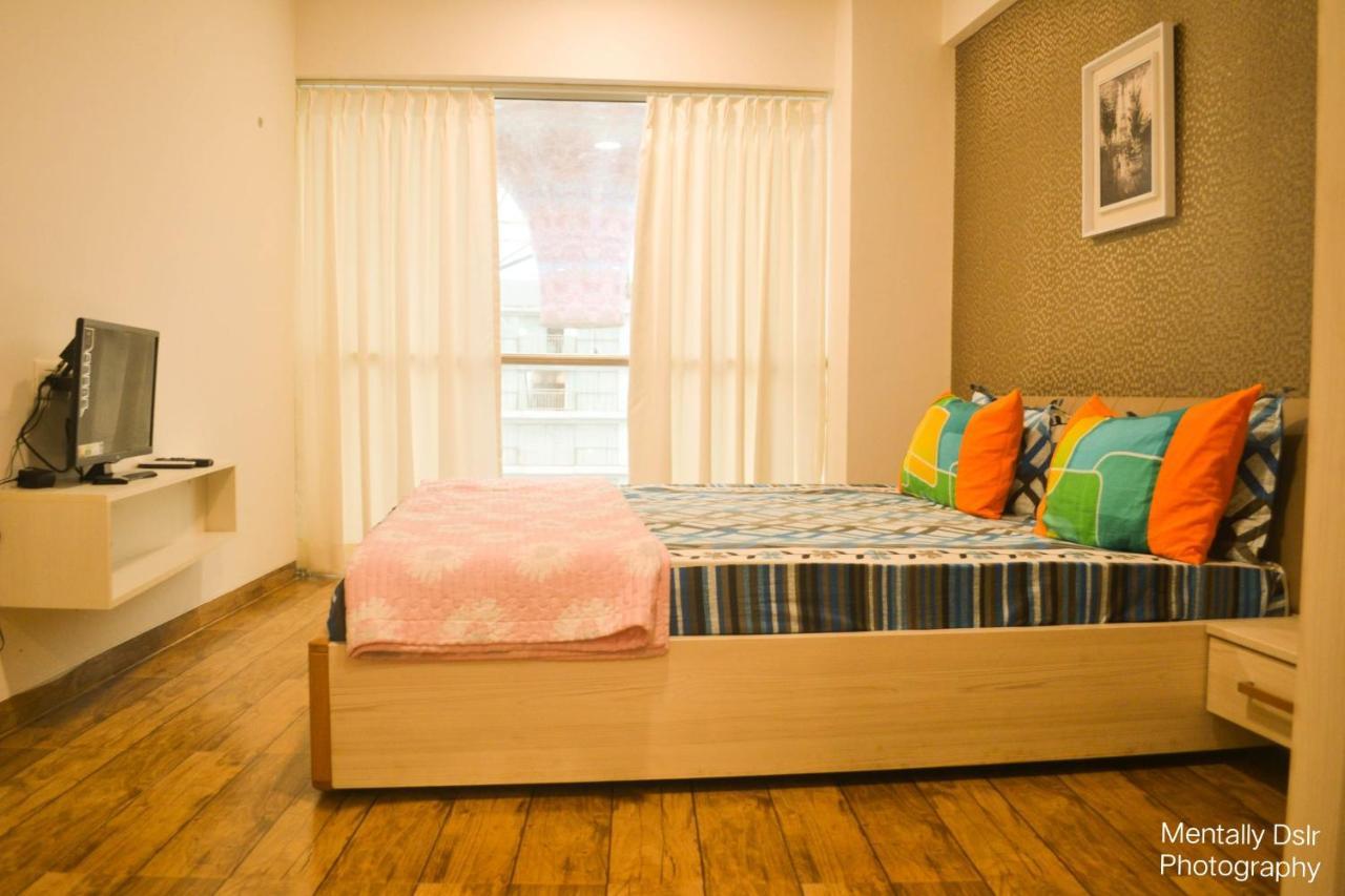 Homestays At Rajhans Belliza Near Airport Surat Exterior foto
