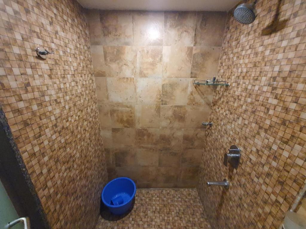 Homestays At Rajhans Belliza Near Airport Surat Exterior foto